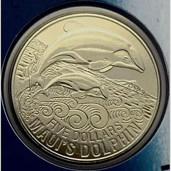 Дельфин Мауи Новая Зеландия Монета в 5 Юаней 2010 года Диаметром 38,7 мм Карточка королевы Елизаветы