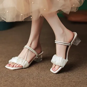 Дизайн Сандалии для двусторонней носки на толстом каблуке Тапочки в сказочном стиле Повседневные Римские шлепанцы с открытым носком Модные маленькие свежие вечерние туфли